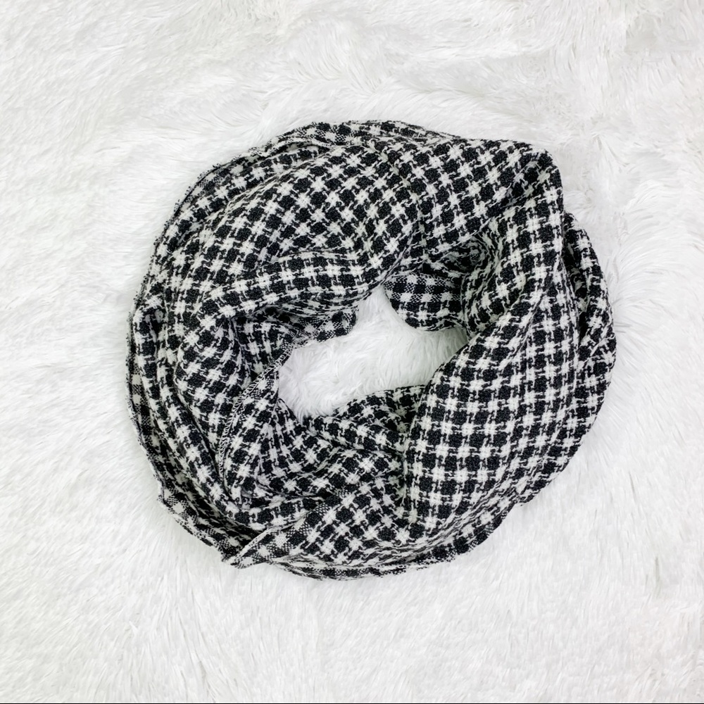 Stitch Fix Infinity Scarf black and white - Picture 3 of 6